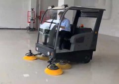 電動(dòng)掃地車(chē)廠家哪家好？?jī)r(jià)格怎么樣